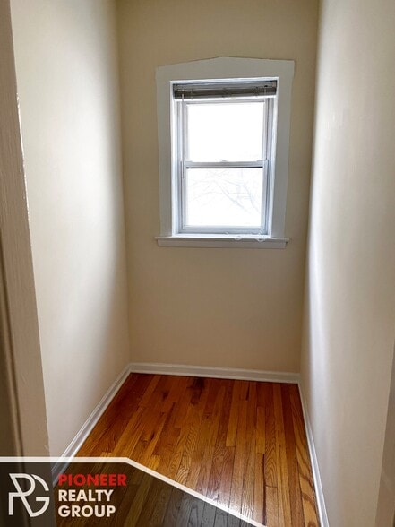 Building Photo - 3921 N Pine Grove Ave