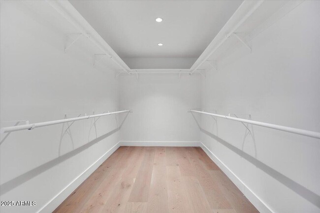 Building Photo - 6814 N 72nd Pl