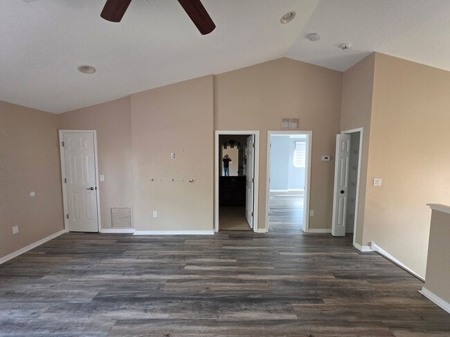 Building Photo - Beautiful and Spacious