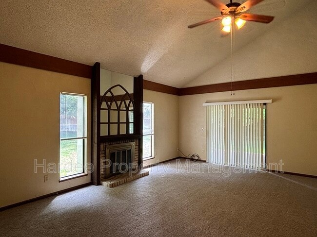Building Photo - 9903 W Westview Dr