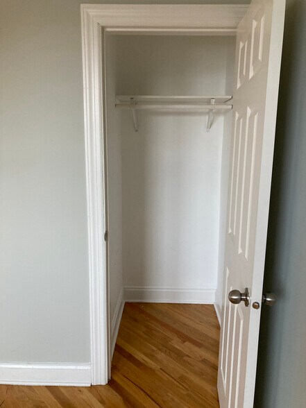 Building Photo - 894 Green Bay Rd