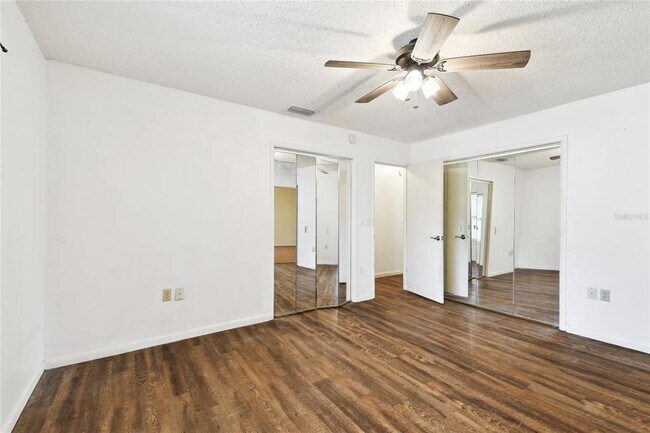 Building Photo - 1102 Shadowbrook Dr N