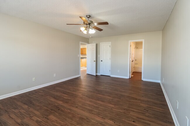 Building Photo - 12 Buck Forest Ln