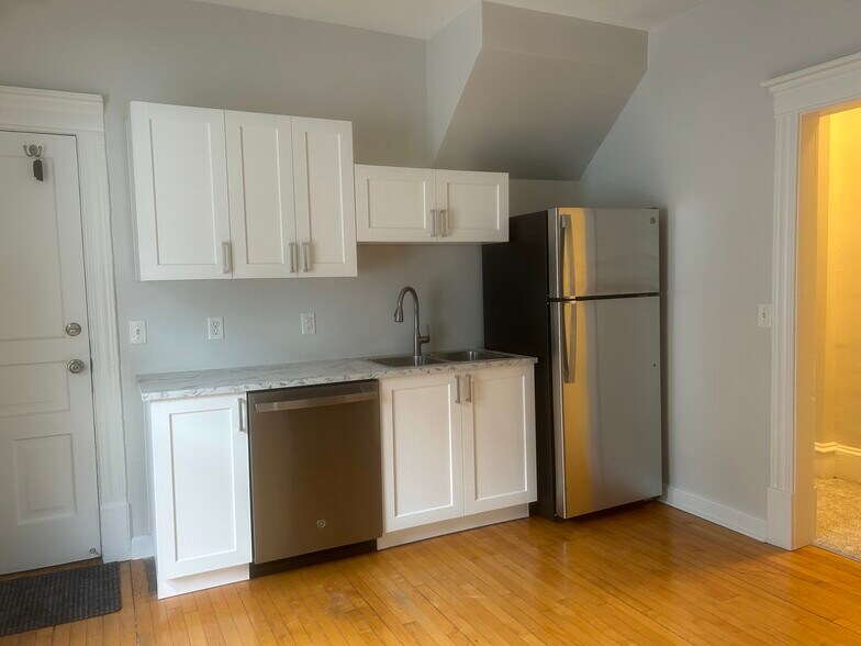 Building Photo - 1322 Adams St NE