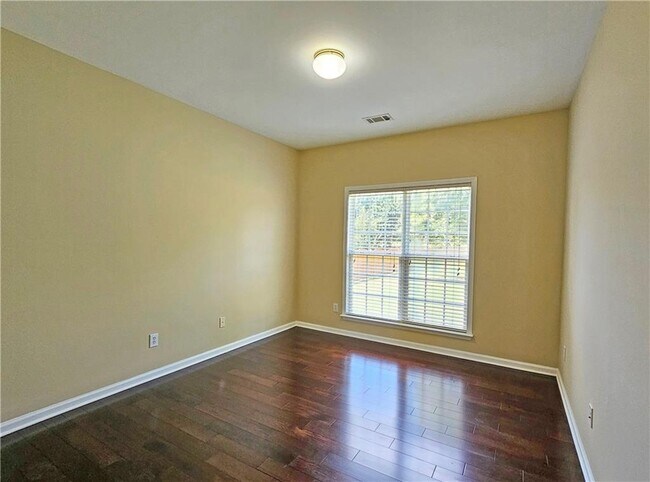 Building Photo - 1215 Clandon Pl