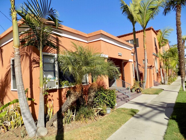 Building Photo - SPACIOUS 2 BEDROOM 1 BATH DOWNSTAIRS JUST BLOCKS FROM ALAMITOS AND JUNIPERO BEACH
