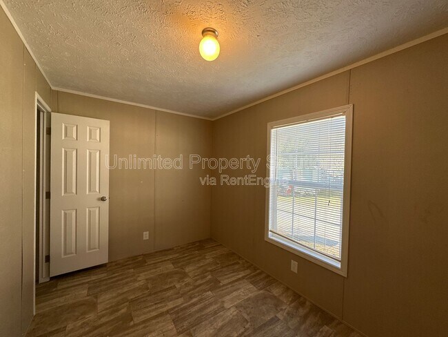 Building Photo - 9765 Old Mill Rd