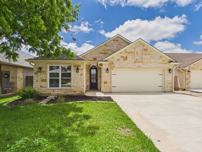 Building Photo - Modern Comfort: 3 Bed, 2 Bath with Garage & Large Pantry