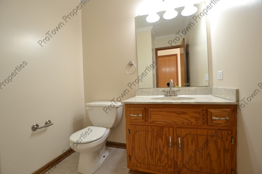 Building Photo - 4616 Peacock Ln