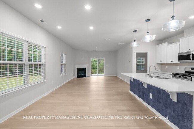 Building Photo - Stunning 4-BR Home on Wooded Cul-De-Sac Lot in Brightwater – Minutes from Rivergate!