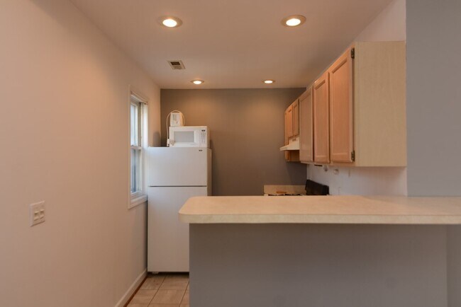 Building Photo - 3113 N Racine Ave