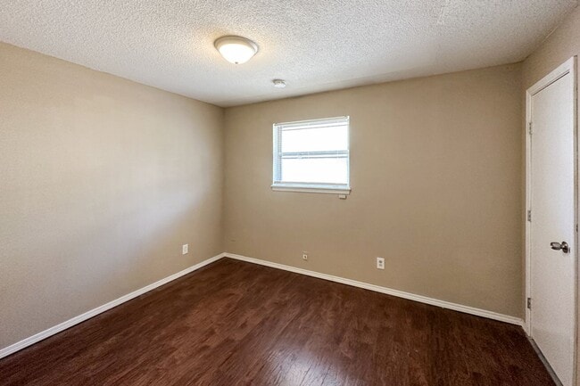 Building Photo - Beautiful 3 Bed 2 Bath in the Heart of Moore!
