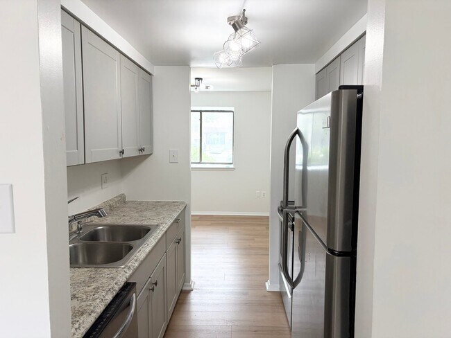 Building Photo - 7038 Knighthood Ln