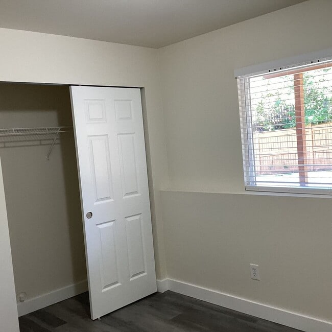 Building Photo - Updated 4 bedroom in The Desirable Merrill...