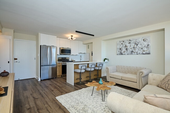 Building Photo - 3950 N Lake Shore Dr