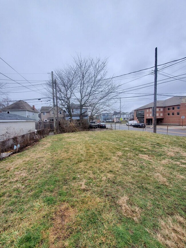 Building Photo - 164-166 S CYPRESS AVE