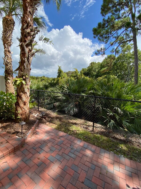 Building Photo - 266 SW Walking Path