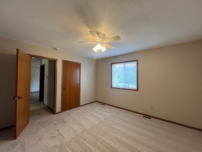 Building Photo - 9613 Dennis Dr