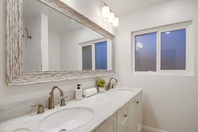 Building Photo - Beautiful house in heart of Point Loma