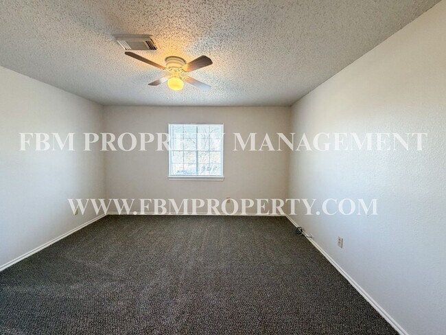 Building Photo - 493 Bryant Ave