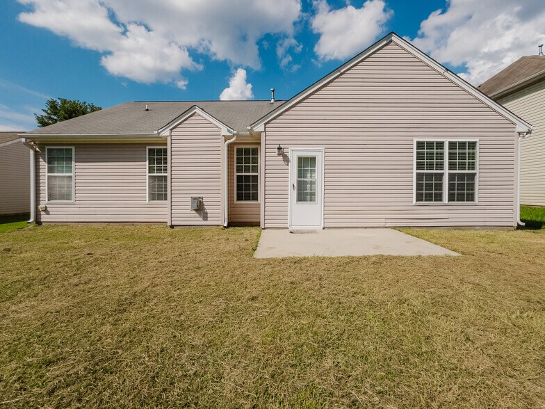 Building Photo - 3835 Raintree Dr