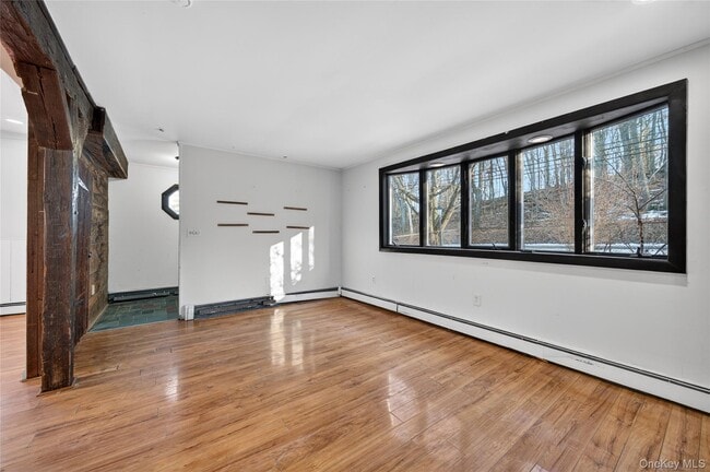 Building Photo - 32 Quaker Hill Rd