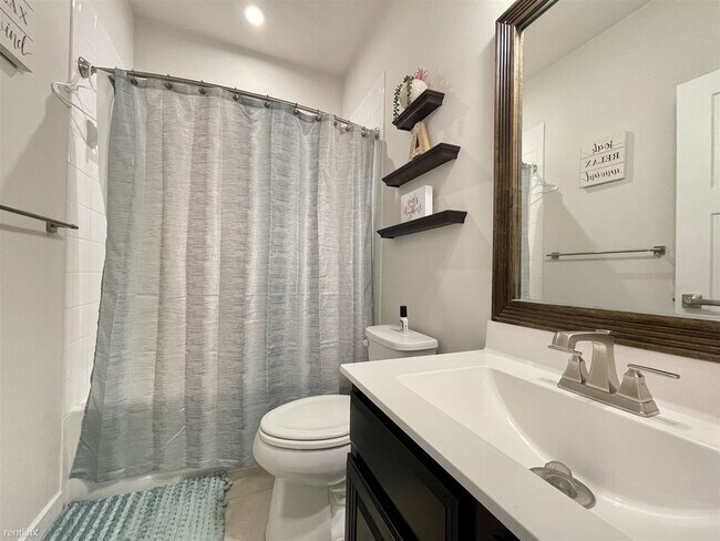 Building Photo - 3 br, 2.5 bath Townhome - 14503 Hunts Farm...