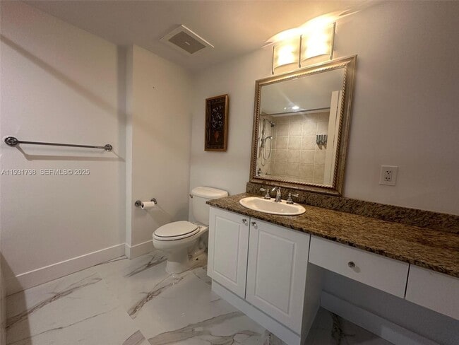 Building Photo - 19501 W Country Club Dr