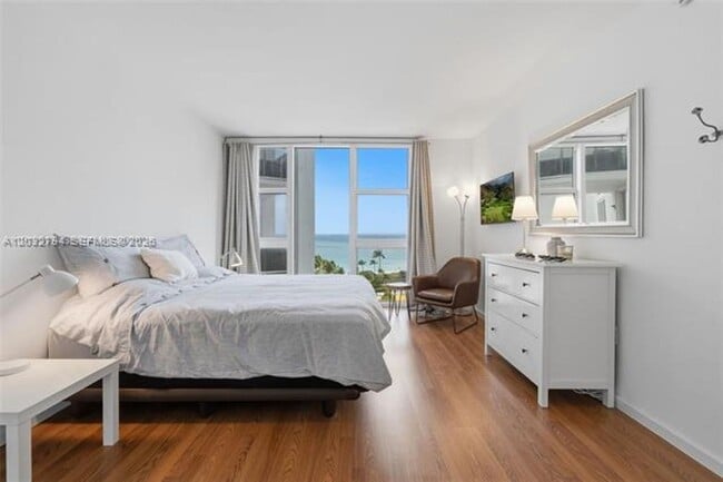 Building Photo - 10275 Collins Ave