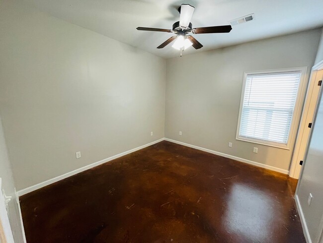 Building Photo - 2BD/2BA FOR RENT