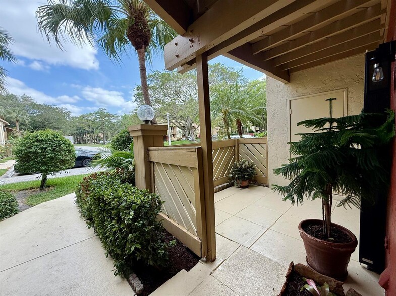 Building Photo - 13135 Chadwick Ct