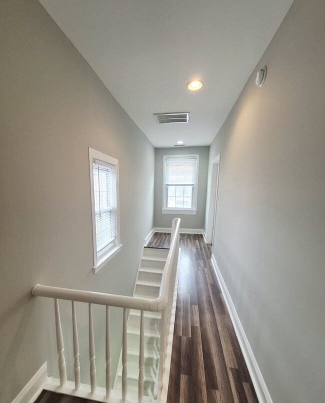 Building Photo - 2820 Q St