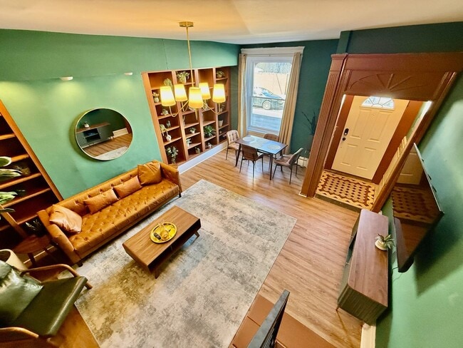 Building Photo - SPACIOUS & MODERN 3 BED/2.5 BA HOUSE w/ AC-Inlaid HARDWOOD Flooring-WASHER/DRYER & Rear PATIO in ...