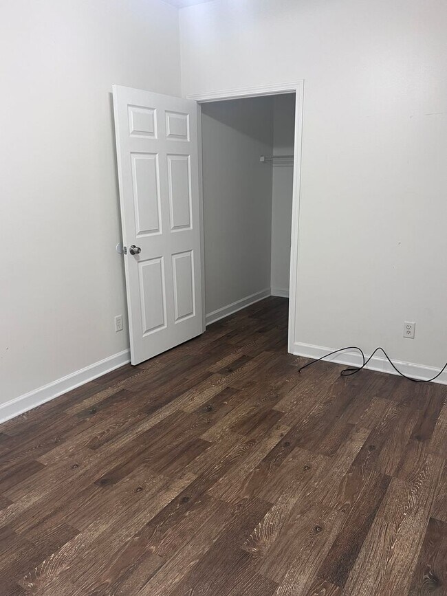 Building Photo - Newly renovated 2 bedroom, 2 bathroom condo coming soon!