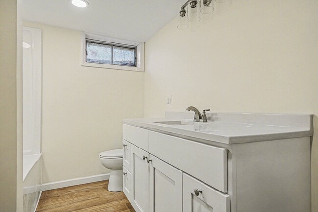 Building Photo - Yvonna