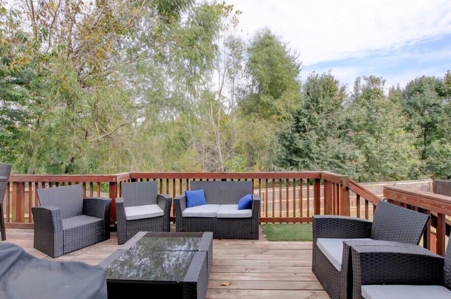 Building Photo - 1321 Allmon Dr