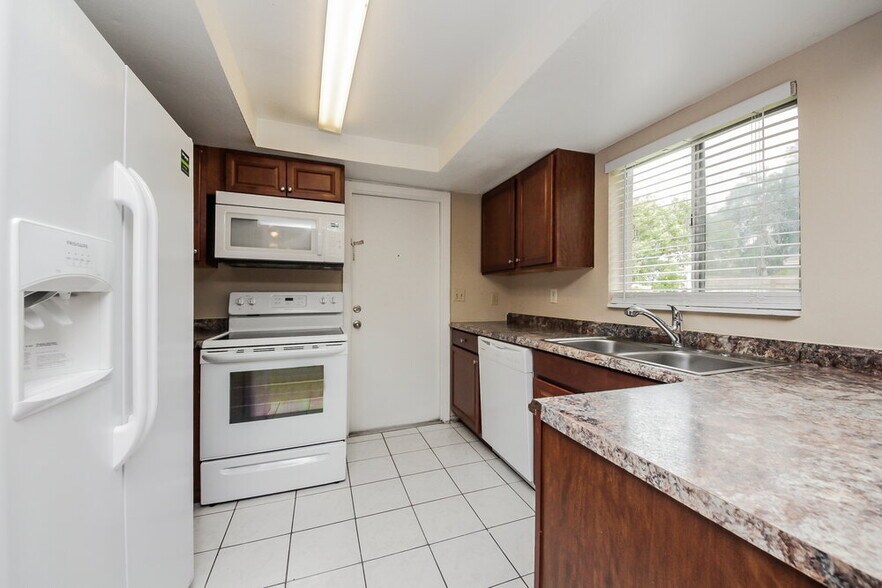 Building Photo - 1140 Windway Cir
