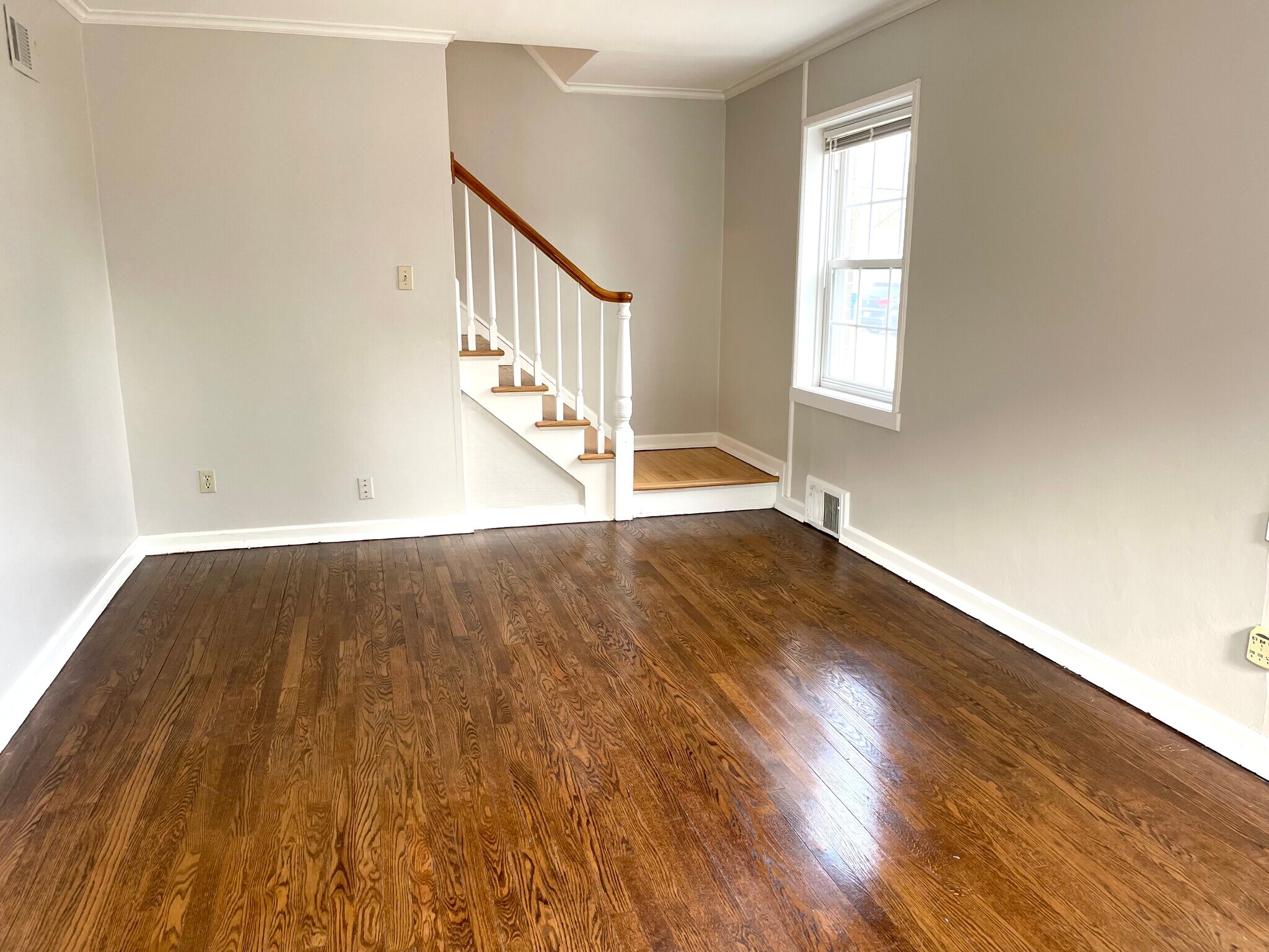 Building Photo - 5211 N Diversey Blvd