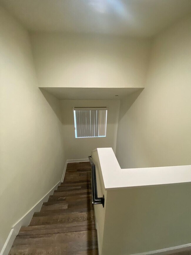 Building Photo - 23(1456,1458)