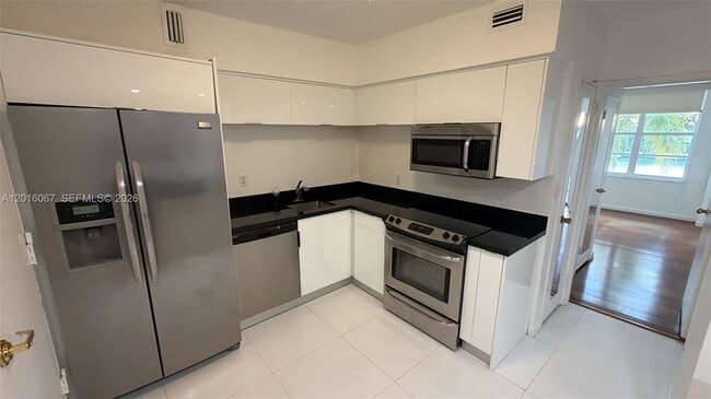 Building Photo - 5700 Collins Ave