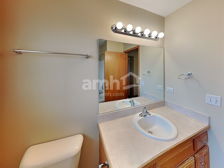 Building Photo - 1305 Bassett Dr
