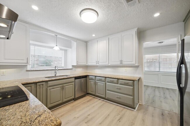 Building Photo - 25402 Lynbriar Ln