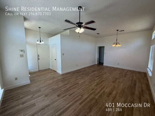 Building Photo - 401 Moccasin Dr