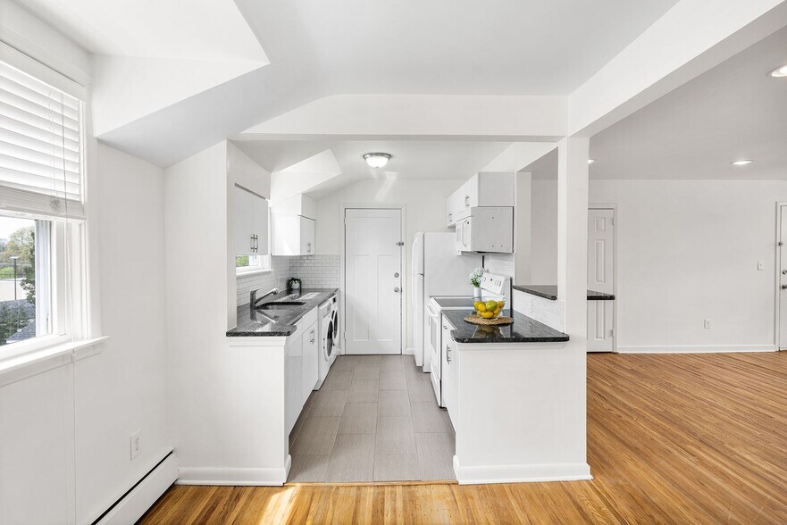 Interior Photo - Paoli Court