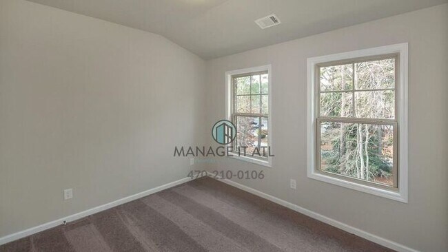 Building Photo - A beautifully designed townhome in the heart of Dunwoody