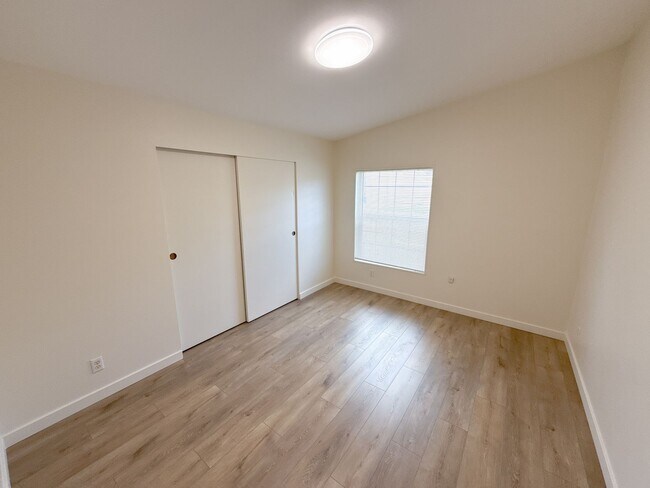 Building Photo - 3 Bedroom, 2 bath house