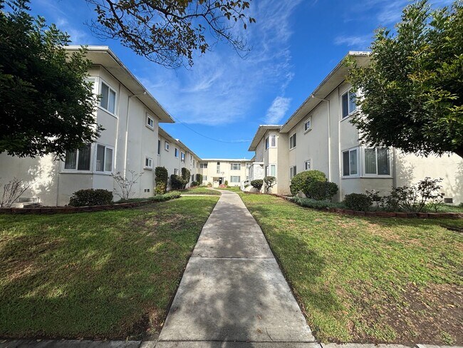 Building Photo - Chevy Chase, 719-729