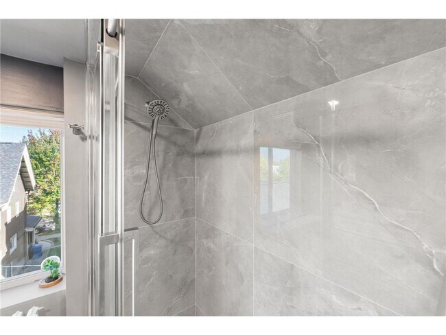 Building Photo - 2707 Garfield Ave