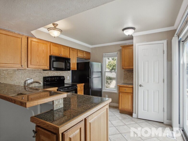 Building Photo - 2629 S Xanadu Way