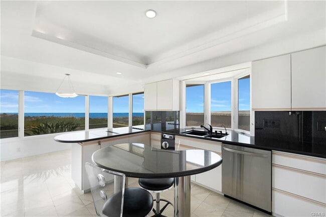 Building Photo - 33 Montecito Dr